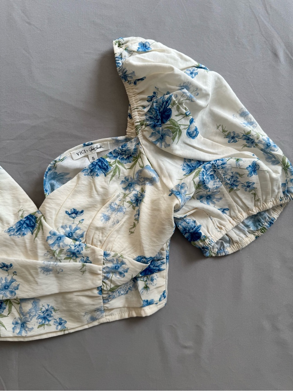 VICI Blue Floral Puff-Sleeve Crop Top in White